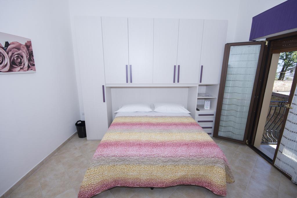 La Casa Di Tina Apartman Colonnella Szoba fotó
