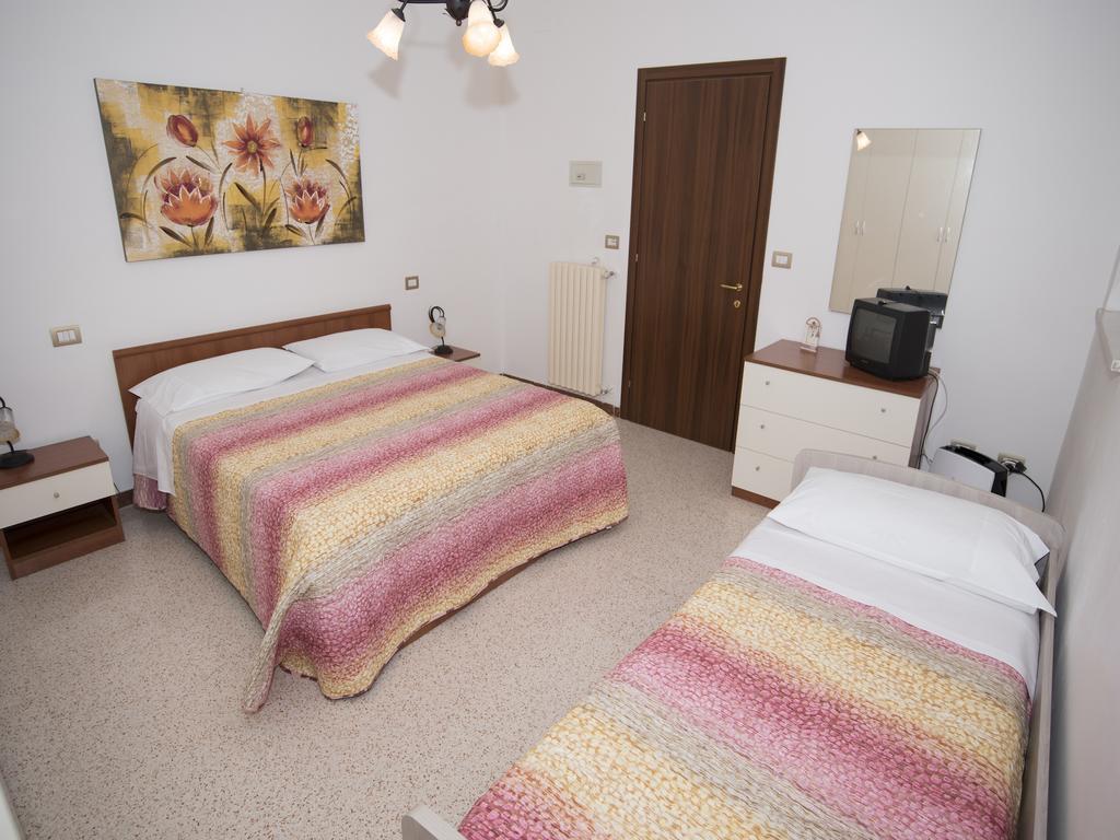 La Casa Di Tina Apartman Colonnella Szoba fotó