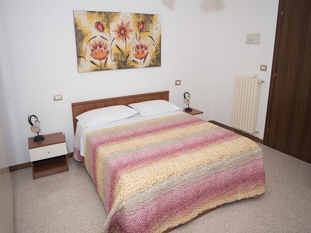 La Casa Di Tina Apartman Colonnella Szoba fotó
