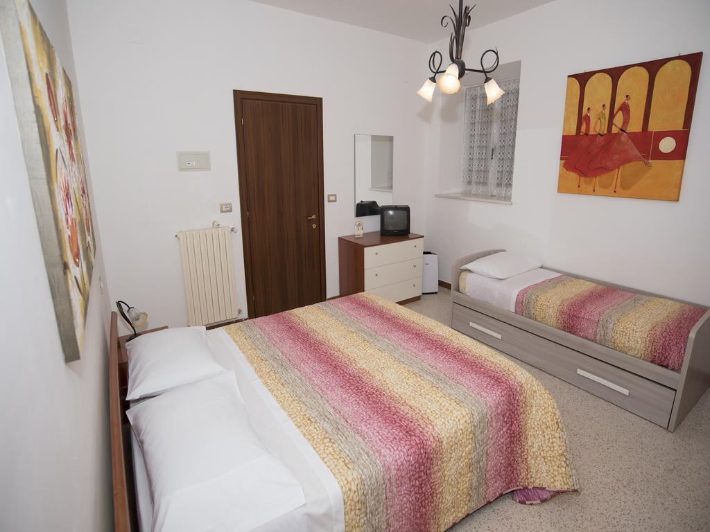La Casa Di Tina Apartman Colonnella Szoba fotó