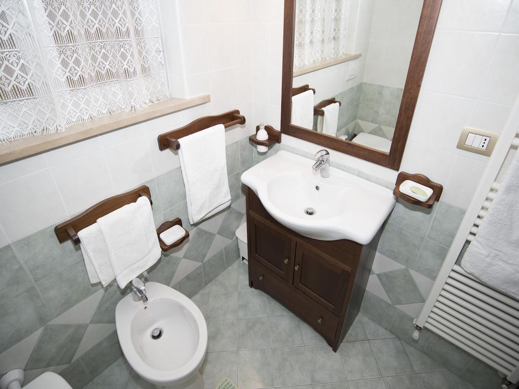 La Casa Di Tina Apartman Colonnella Szoba fotó